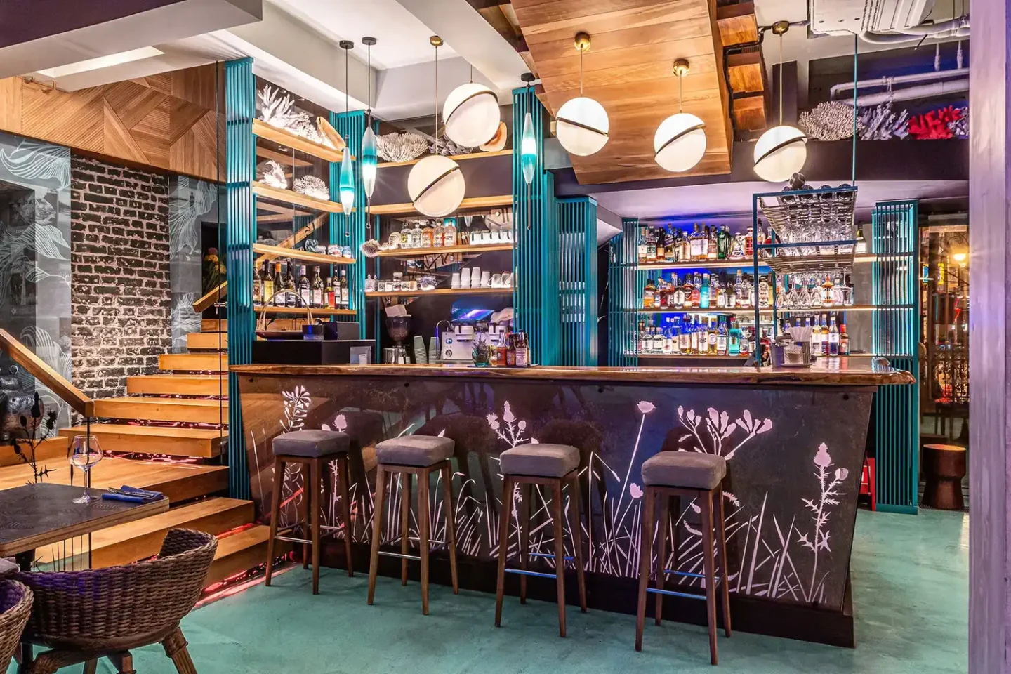 Бар в итальянском рыбном ресторане LureMe