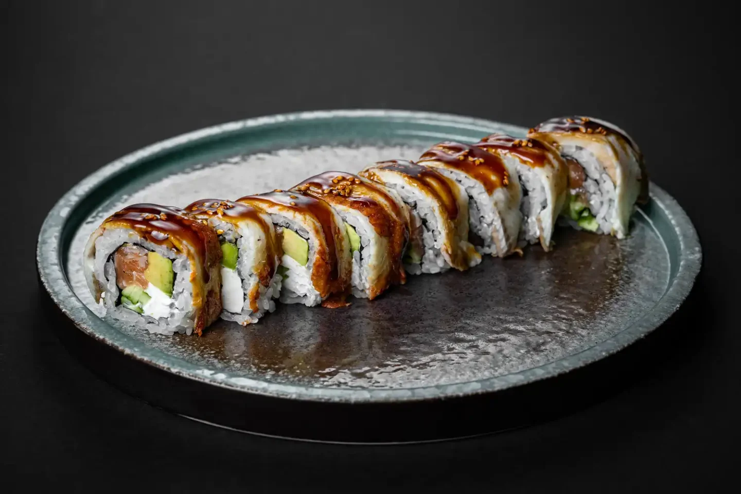 Роллы Копченый угорь, лосось