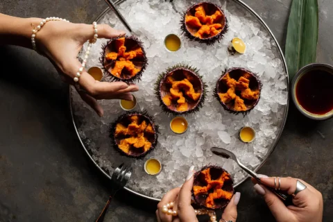 Морские ежи в рыбном ресторане LureMe на Патриарших прудах