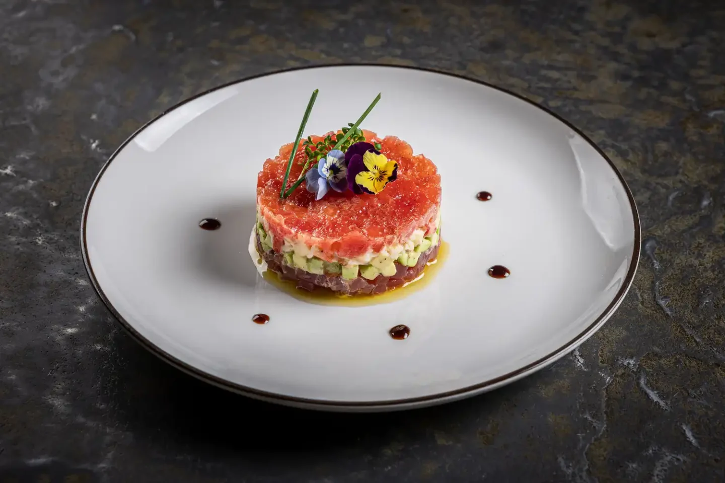 Тар тар из краба и тунца в итальянском рыбном ресторане LureMe